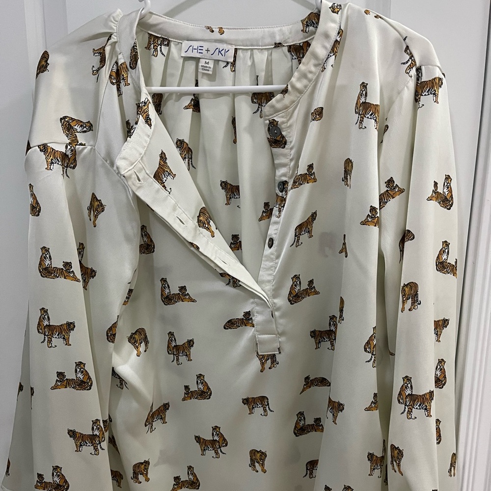 Blouse with tigers